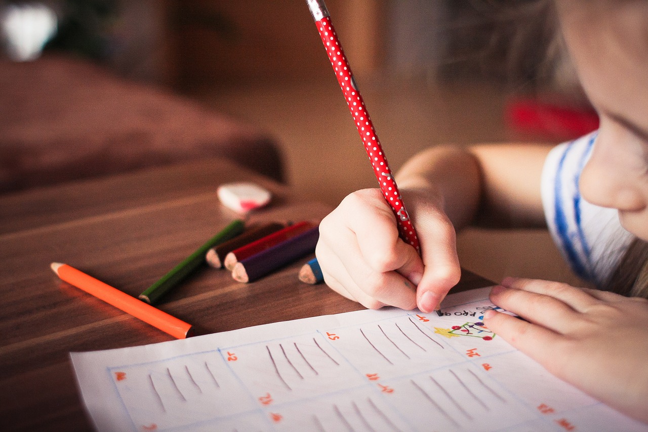 Un enfant avec des troubles du comportement, des difficultés scolaires, victime de harcèlement quand consulter un psychologue